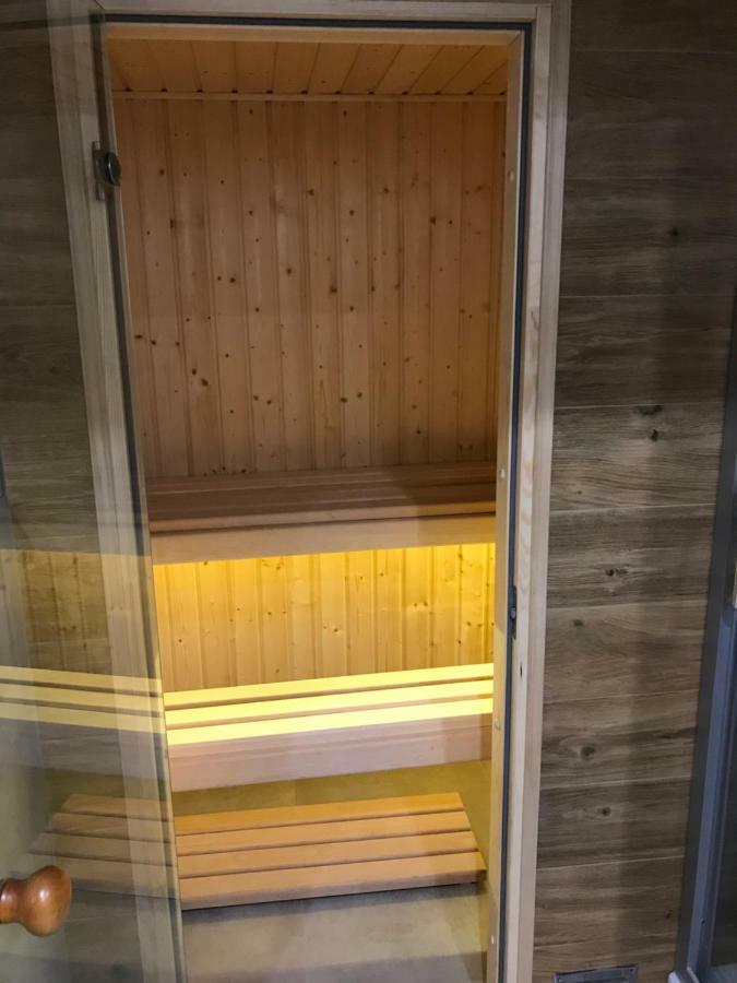Family & Business Sauna Apartments Rynek Centrum Downtown - 2 Bedroom With Private Sauna, Balcony, Parking Kielce Buitenkant foto