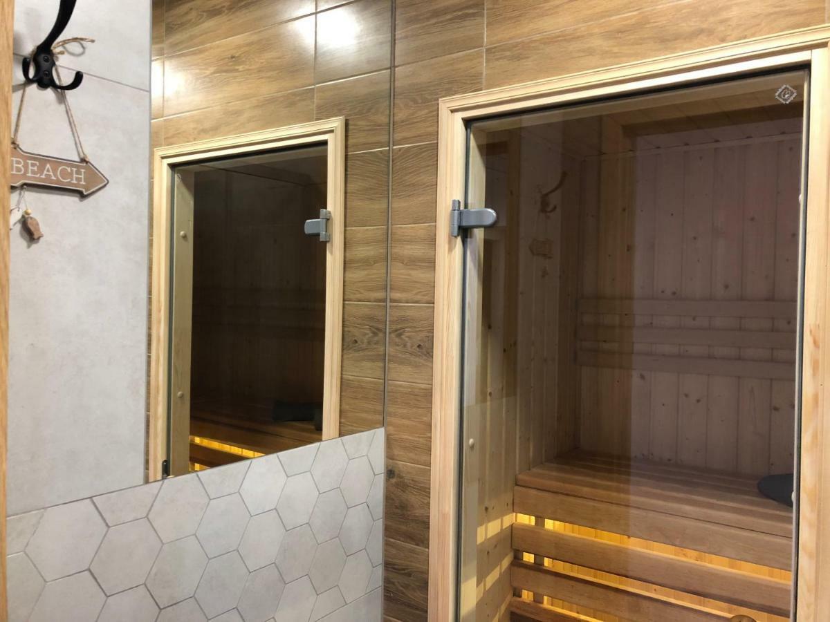 Family & Business Sauna Apartments Rynek Centrum Downtown - 2 Bedroom With Private Sauna, Balcony, Parking Kielce Buitenkant foto