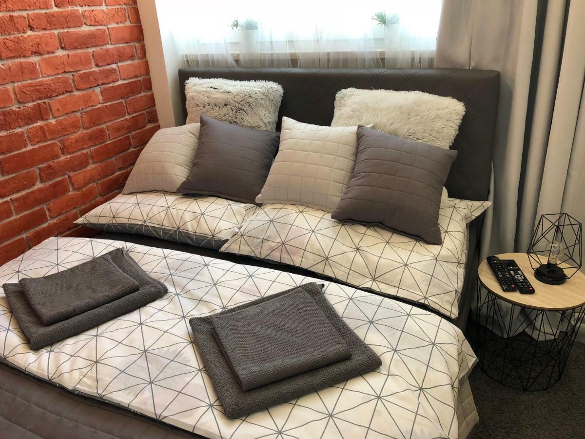 Family & Business Sauna Apartments Rynek Centrum Downtown - 2 Bedroom With Private Sauna, Balcony, Parking Kielce Buitenkant foto